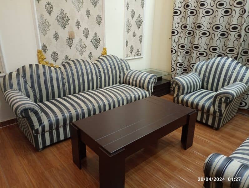 sofa set 3 2 1 seater. . . good in condition 7