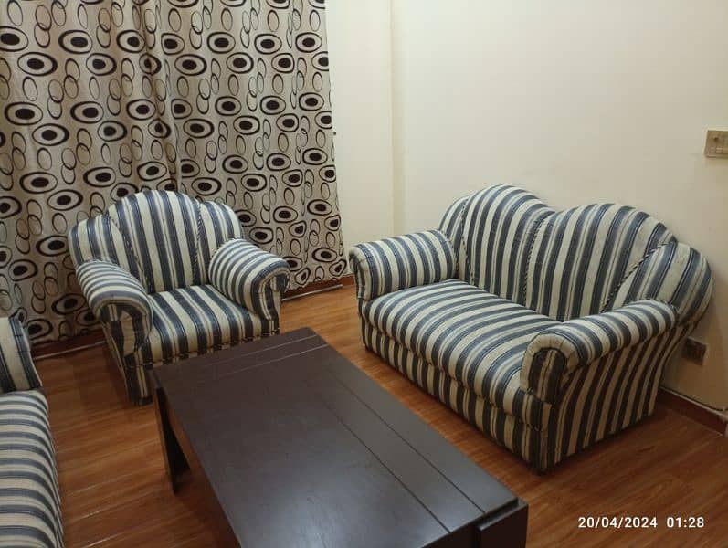 sofa set 3 2 1 seater. . . good in condition 8