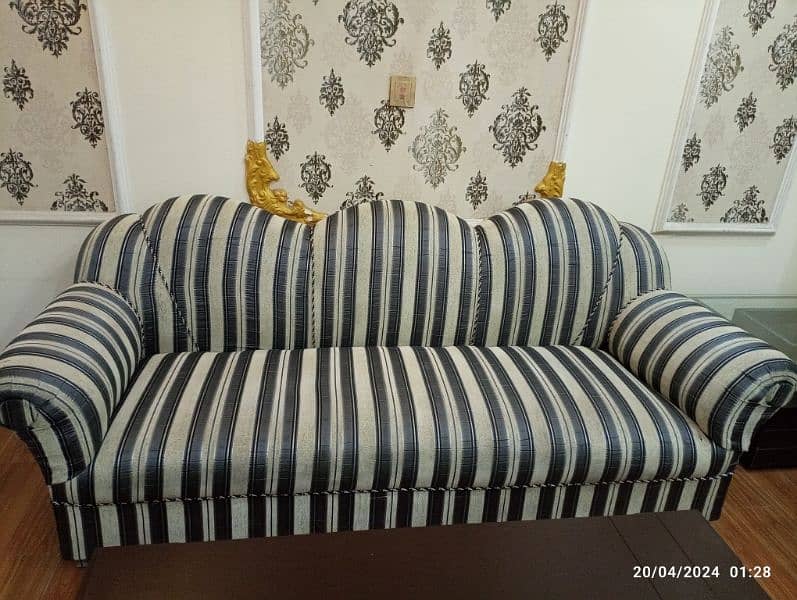 sofa set 3 2 1 seater. . . good in condition 9