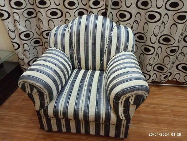 sofa set 3 2 1 seater. . . good in condition 10