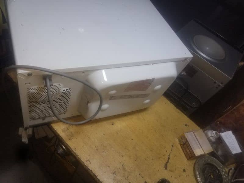 LG Micro Wave For Sale 100% Ok Hai 5