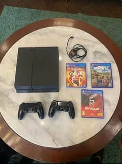 PS4 FOR SALE WITH TWO JOYSTICK AND 3 GAMES