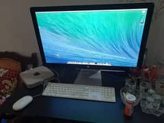 iMac Desktop, keyboard, monitor and mouse 0