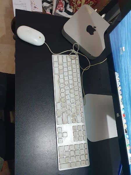 iMac Desktop, keyboard, monitor and mouse 2