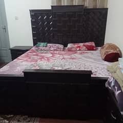 BED,SIDE TABLE,DRESSING TABLE