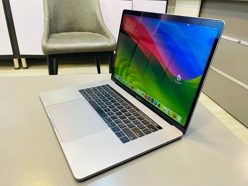 MacBook Pro 15.4” 2019 i9/32/512 4GB GPU 1