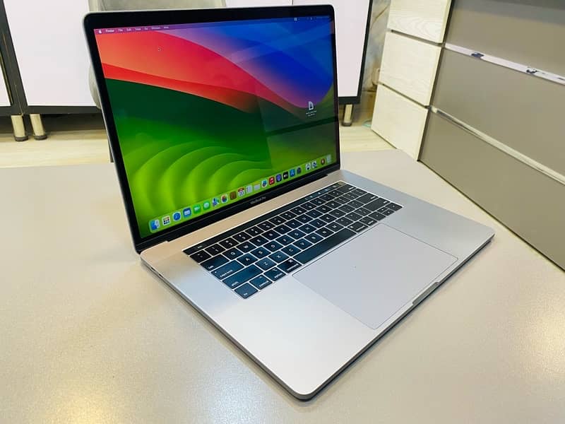 MacBook Pro 15.4” 2019 i9/32/512 4GB GPU 6