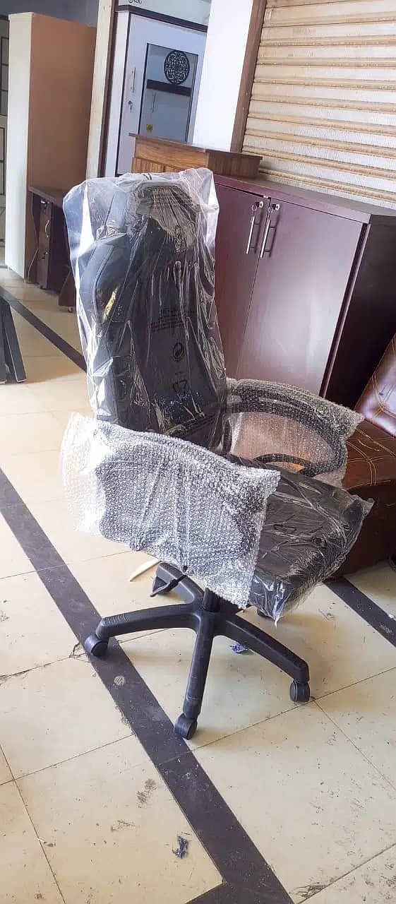 Gaming Chair | Revolving Chairs | Imported Gaming Chair | office table 4