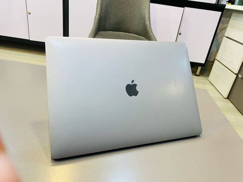 MacBook Pro 15” 2019 i7/16/256 4GB GPU 3