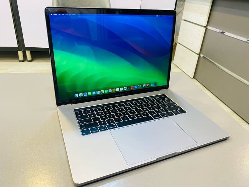 MacBook Pro 15” 2019 i7/16/256 4GB GPU 4