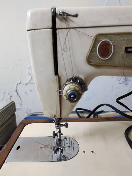 Sewing and overlock Machine 1