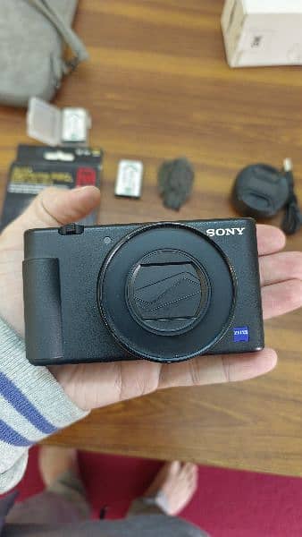 Sony ZV1 camera with complete vlogging kit 5