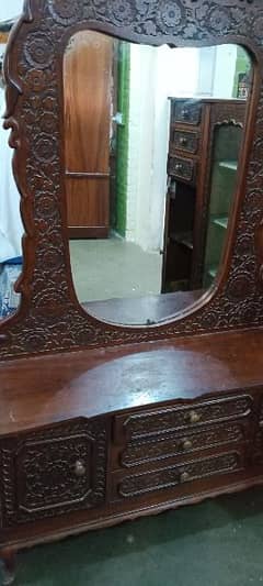 dressing table  good condition available for sale