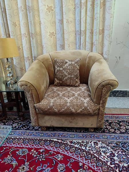 7-seater sofa set in best condition 3