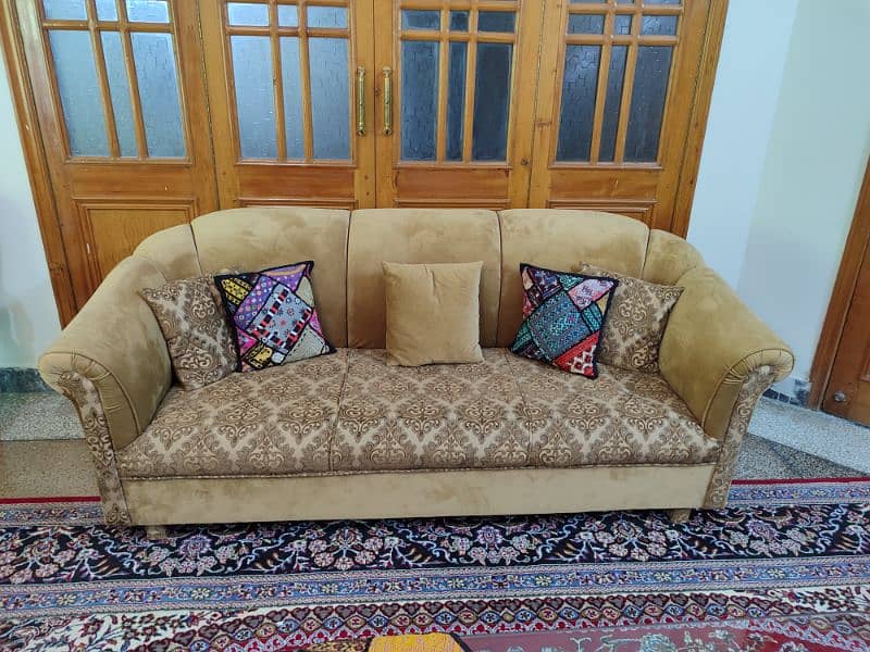 7-seater sofa set in best condition 4