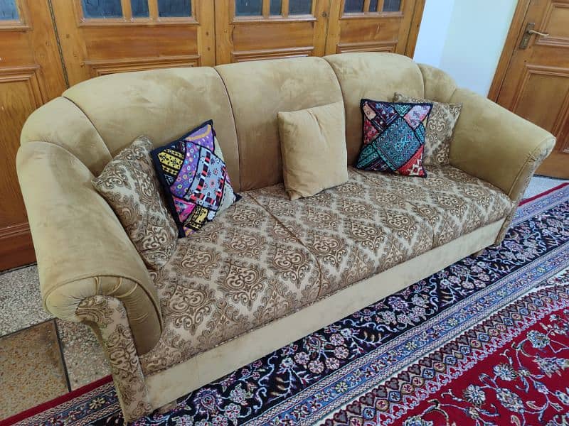 7-seater sofa set in best condition 5