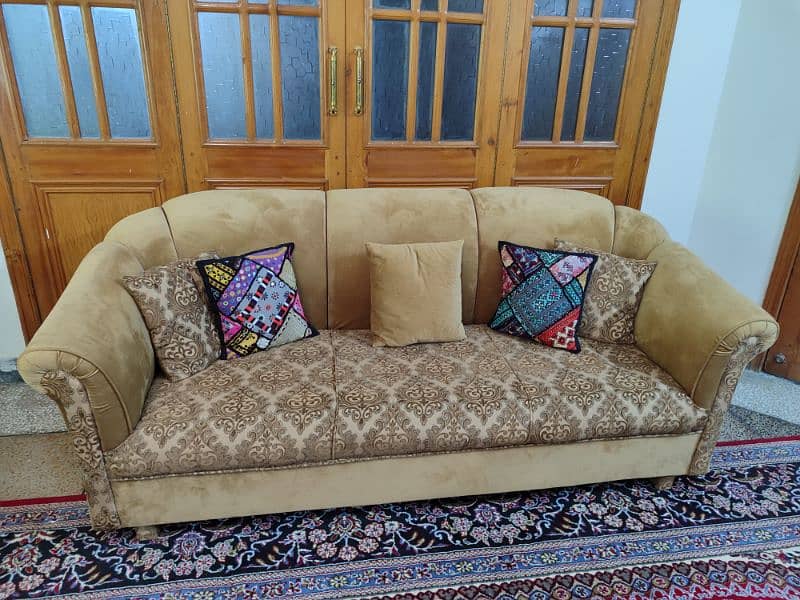 7-seater sofa set in best condition 9