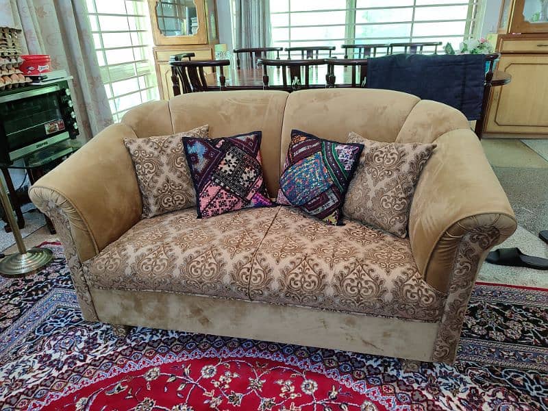 7-seater sofa set in best condition 10