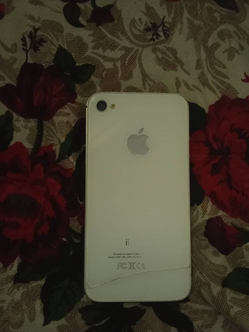 I phone 4 64 gb all working good condition all part working 1