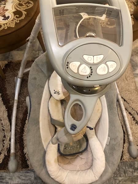 automatic Baby cradle/swing/3 in one. USB derive/sound/timer 10