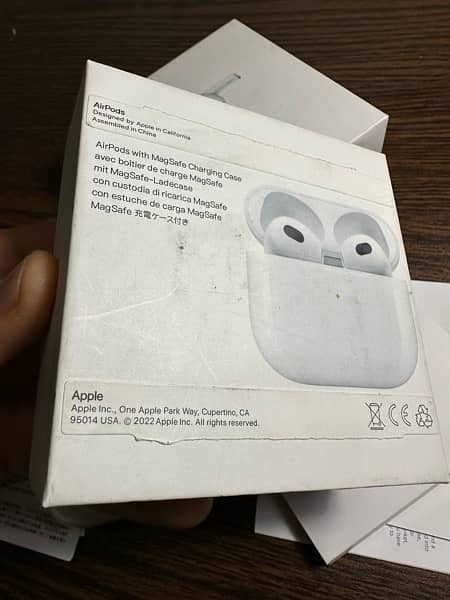 Original Apple airpods generation 3||9/10 condition|free leather cover 7