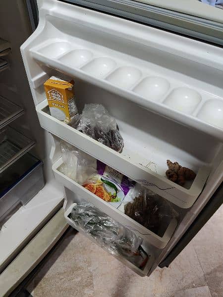 Dawlance medium size refrigerator with staplizer 4