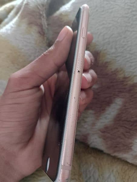 Iphone 8 in new and genuine Condition 1