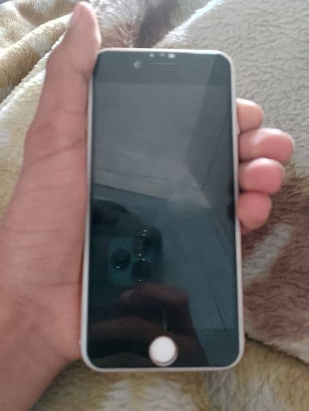 Iphone 8 in new and genuine Condition 3