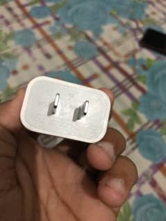 iam selling my iPhone charger 20v