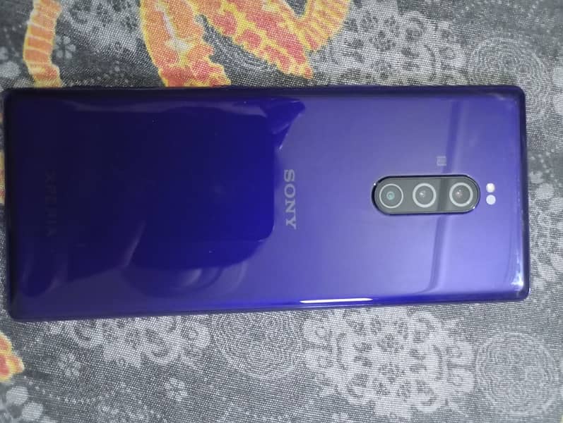 Sony Xperia 1 - 6 / 64 non pta 10/10 condition slightly used 3
