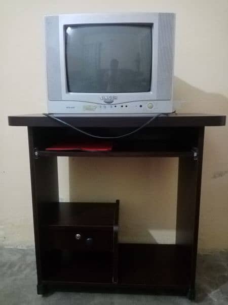 Singer TV with Computer Table 0