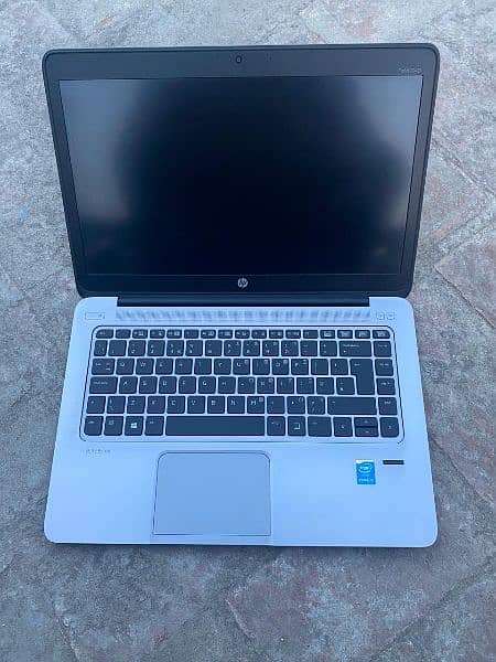 I am selling my HP Laptop Lush condition 10/10 4gb ram 2