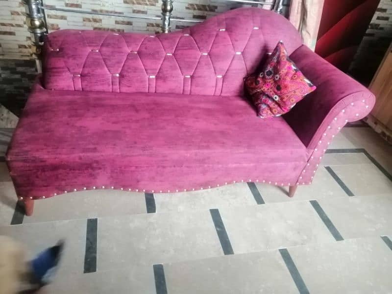 fresh sofa full new hai used b nahi hova 1