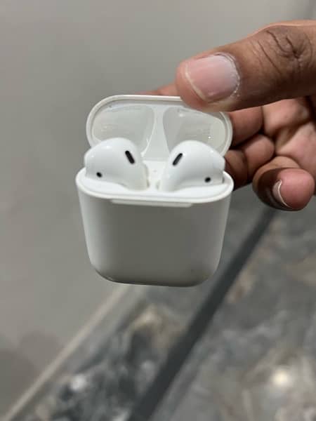 apple airpods 2nd generation new condition 0