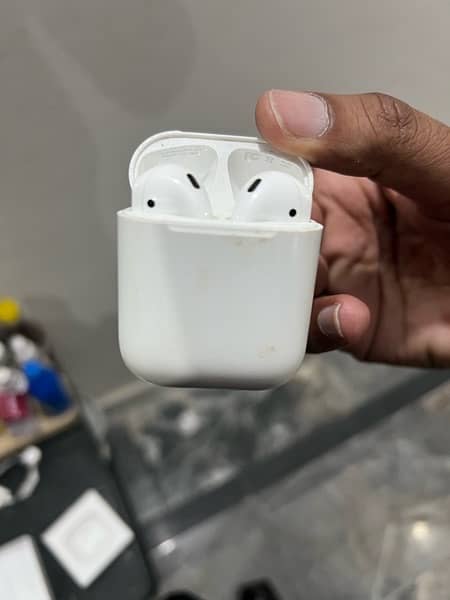 apple airpods 2nd generation new condition 3