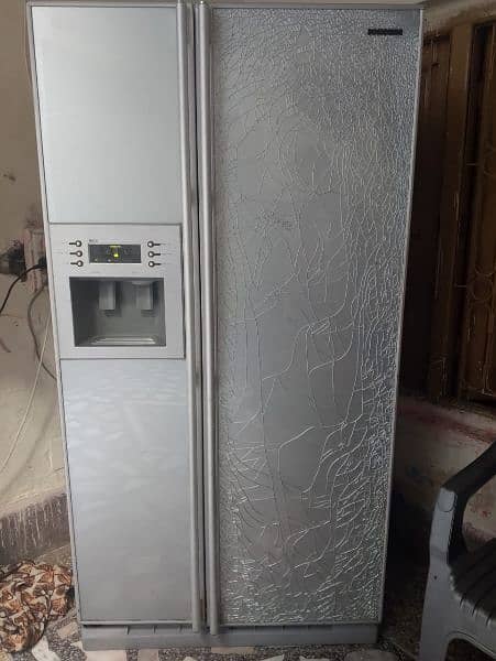 urgent sale Samsung fridge 2