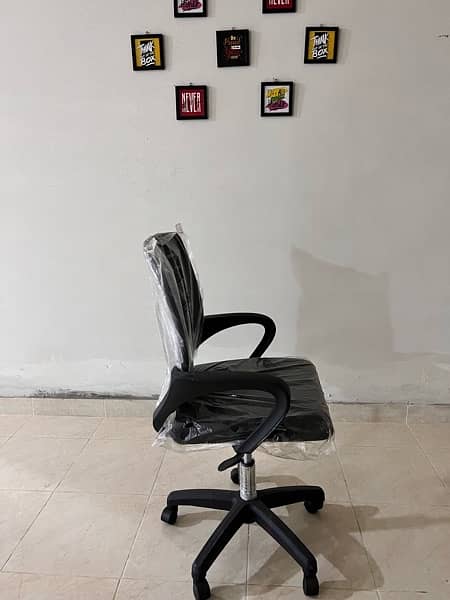 Office Revolving Chairs 2