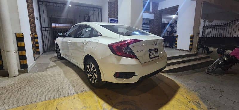 Honda Civic 2017 for Sale in Karachi 9