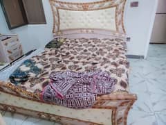 complete bed set for sale urgently 0
