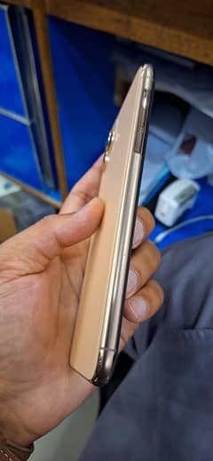 I Phone 11 pro max 256GB PTA Approved