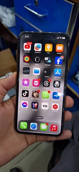 I Phone 11 pro max 256GB PTA Approved 4