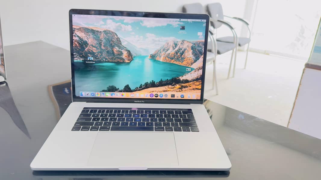 Apple Macbook Pro 2019 with box space gray 3