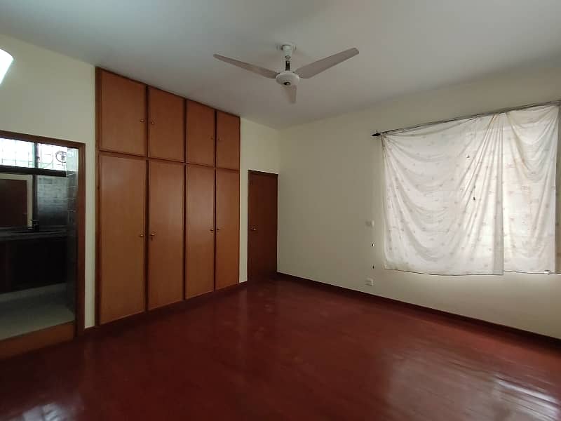 F-7 666 Sq Yard Beautiful Location Full House Available For Rent 9