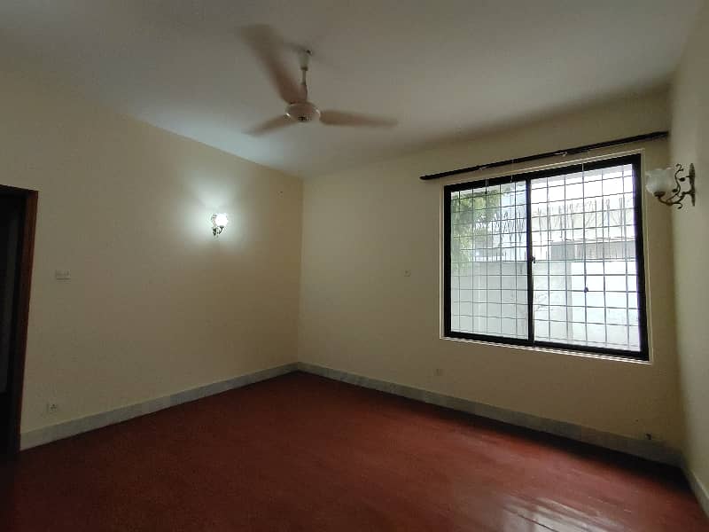 F-7 666 Sq Yard Beautiful Location Full House Available For Rent 23