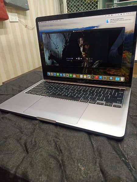 Apple MacBook Pro retina display i7 10 by 10 condition 5