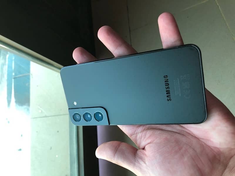 samsung s22 with box 1