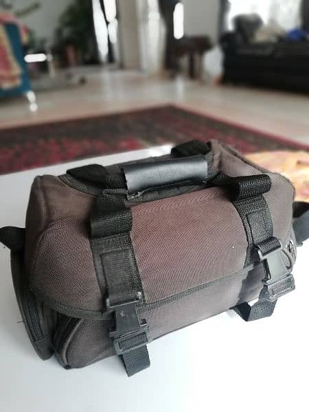 NIKON D200 DSLR and NIKON 18-200 VR Lens, Box, Bag, Battery, Charger 7