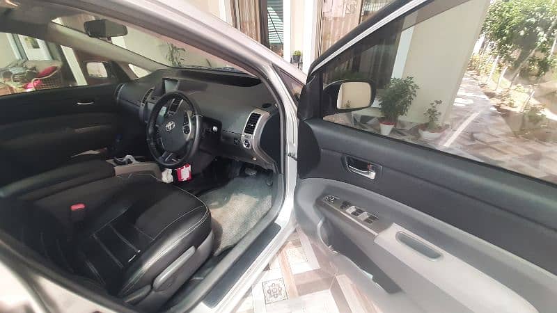 Toyota Prius G touring, leather seats 6