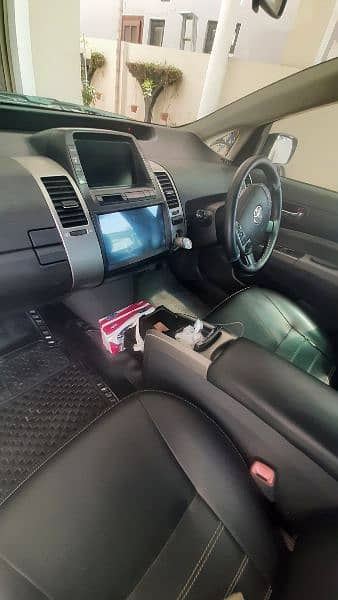Toyota Prius G touring, leather seats 14