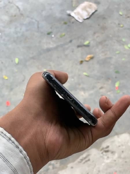 iPhone XR 64 gb 2